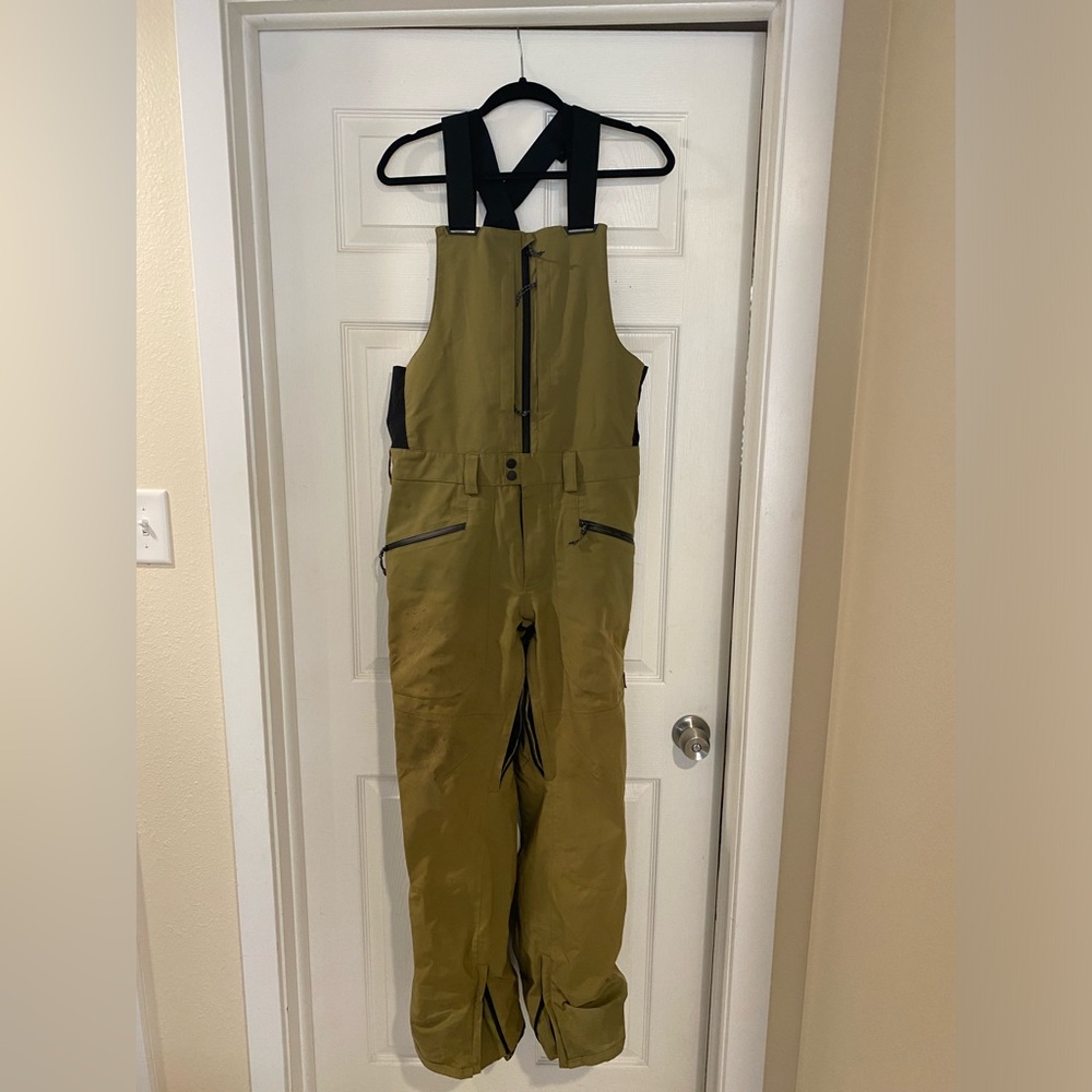 Burton bibs, size medium
